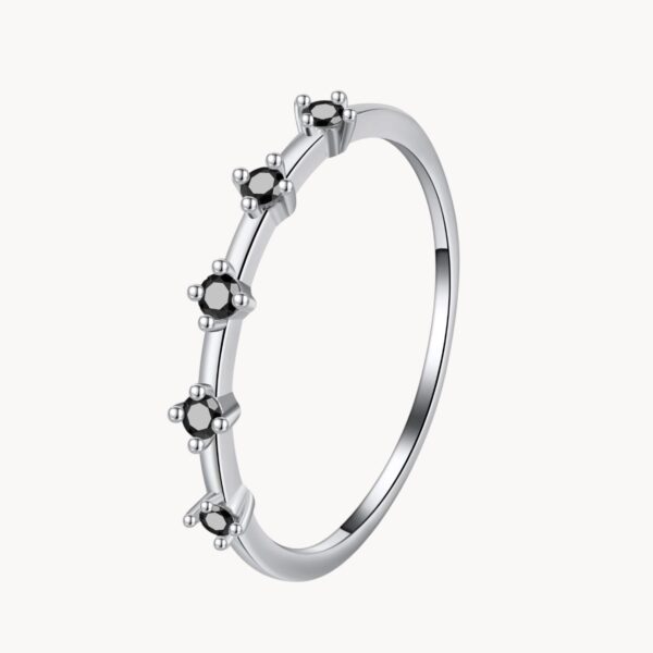 טבעת Black Diamond מכסף 925 עם אבני מואסיניט שחורים