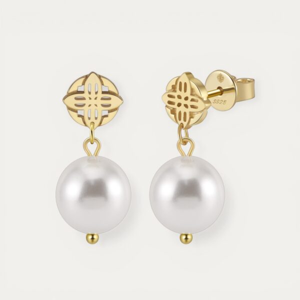 עגילי פנינים Sisi עם פנינית מעטפת בעיצוב אלגנטי