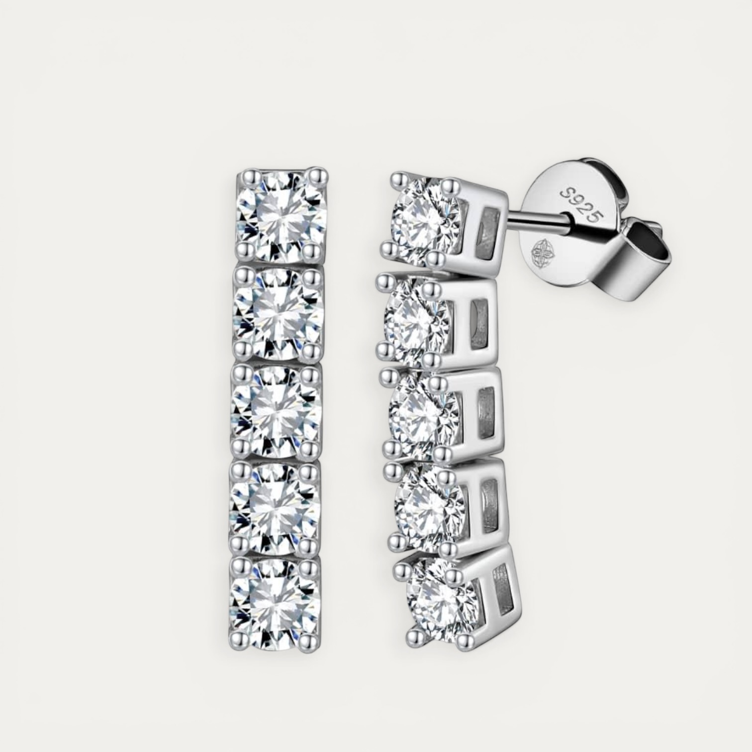 IMG_5768.JPG עגילי Rachel מכסף 925 עם חמש אבני מואסיניט עגולות נוצצות