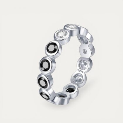 טבעת Black and White gold עשויה כסף 925 עם 14 אבני מואסיניט עגולות