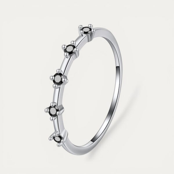 טבעת Black Diamond מכסף 925 עם אבני מואסיניט שחורים