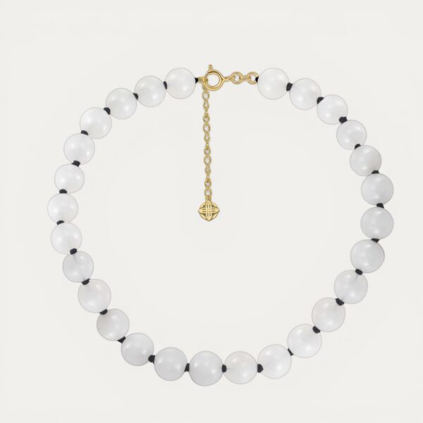 מחרוזת Jude מאבן Jade טבעית בגוון לבן חלבי עם ורידים