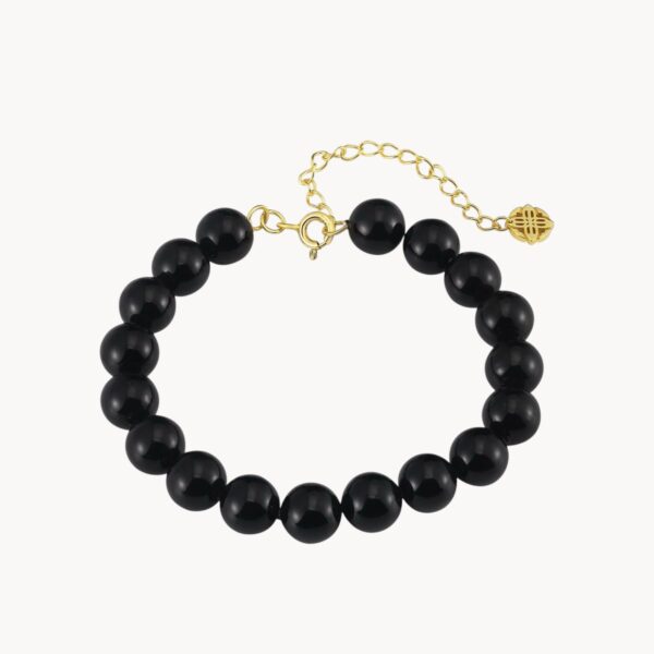 צמיד Caviar מאבן Onyx טבעית בגוון שחור עמוק עם סוגר בציפוי זהב