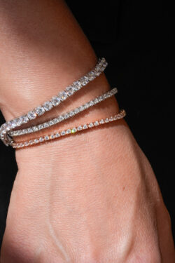 תקריב על שיבוץ אבני CZ בגודל 2 מ"מ