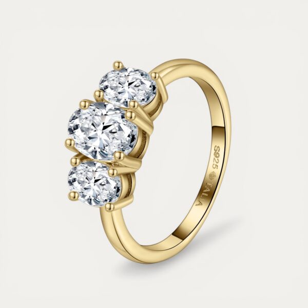 טבעת Trio Gold מכסף 925 בציפוי זהב עם שלוש אבני מואסיניט - TALIA