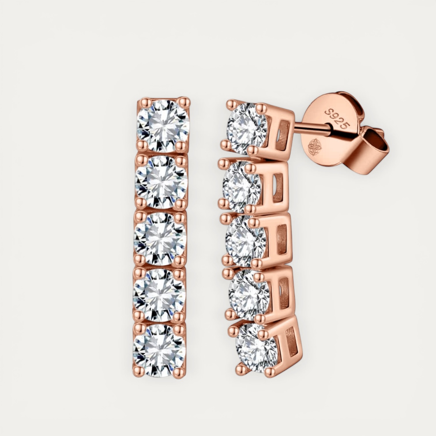 IMG_5604.JPG עגיל Rachel Rose בציפוי רוז גולד עם חמישה אבני מואסיניט עגולות בגודל 3 מ"מ