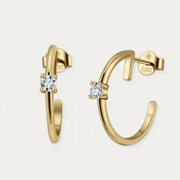 עגיל Jules Gold בציפוי זהב 14 קארט עם שיבוץ מואסיניט עגול