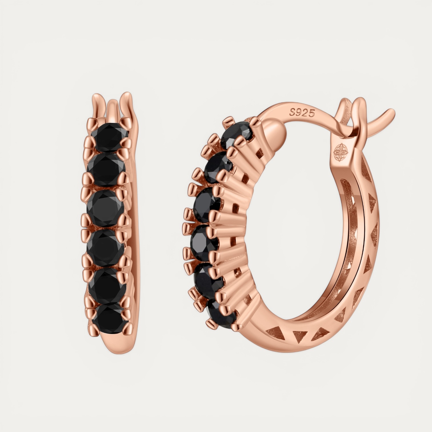 IMG_5628.JPG עגיל Nana Gold מכסף 925 בציפוי רוז גולד עם שיבוץ של 6 אבני מואסיניט שחורות נוצצות