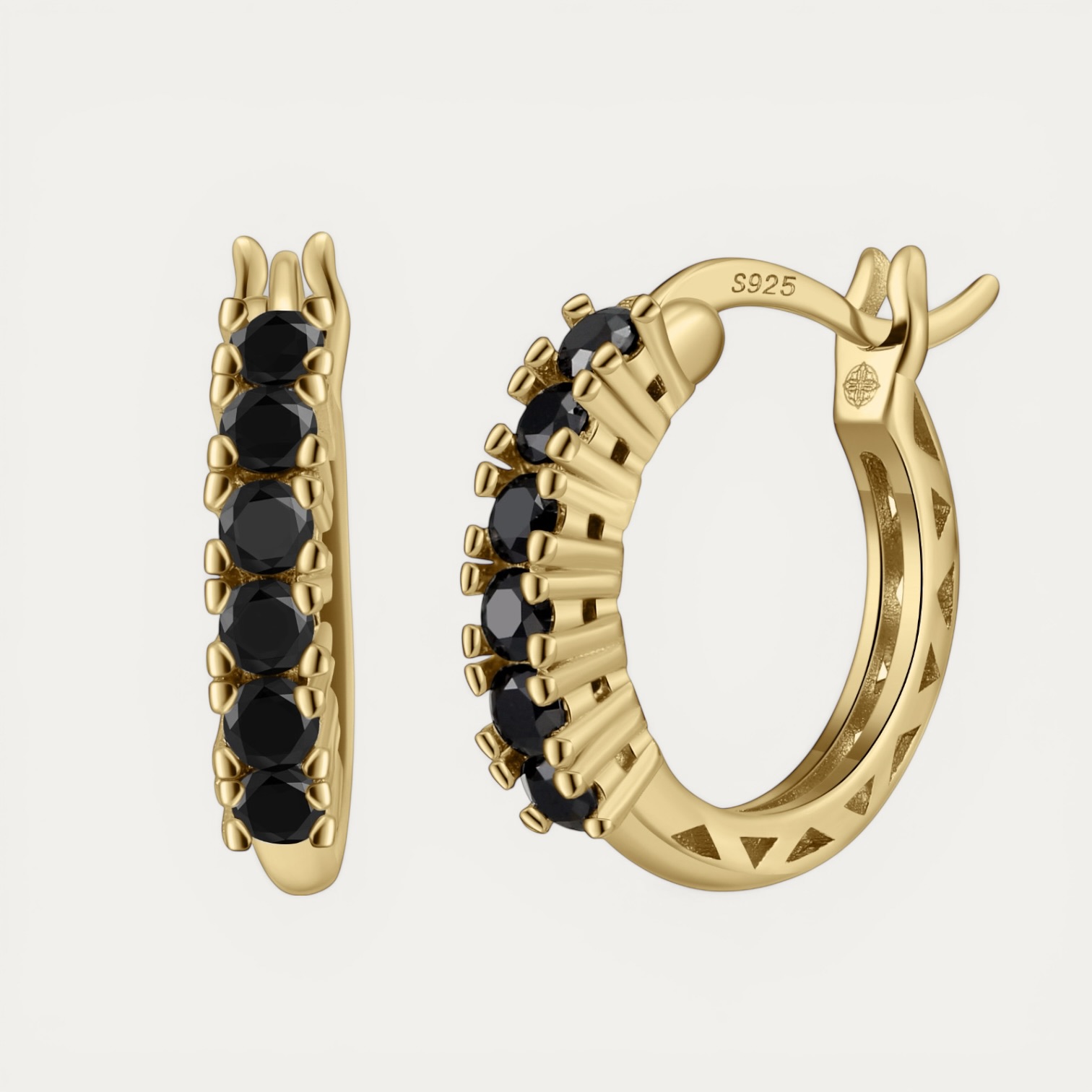 IMG_5636.JPG עגיל Nana Gold מכסף 925 בציפוי זהב 14 קראט עם שיבוץ של 6 אבני מואסיניט שחורות נוצצות