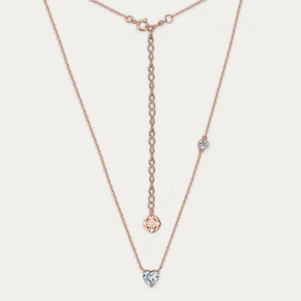 שרשרת Lev rose מכסף בציפוי רוז גולד עם אבן לב ואבן עגולה ממואסיניט.