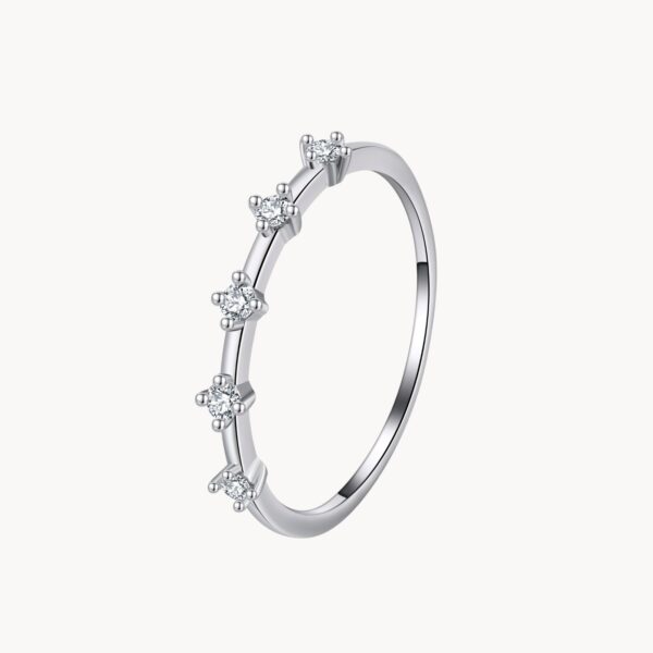 טבעת White Diamond מכסף 925 עם חמש אבני מואסיניט - TALIA