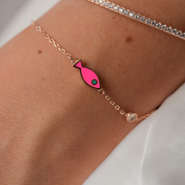 צמיד pink fish מכסף 925 בציפוי רוז גולד עם תליון דג אמייל ושיבוץ ZC