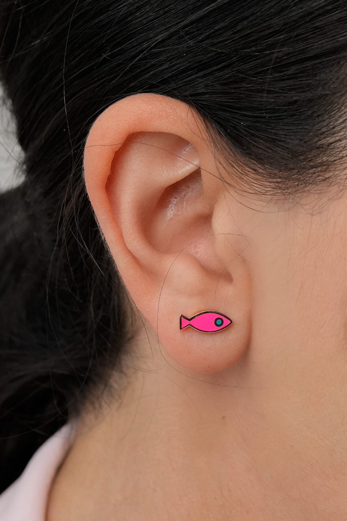 עגילי pink fish צמודים בצורת דג ורוד