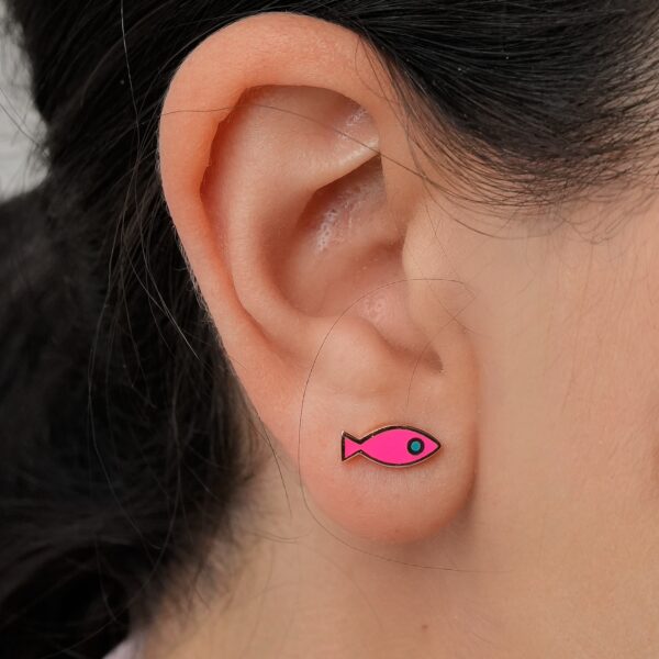 עגילי pink fish צמודים בצורת דג ורוד