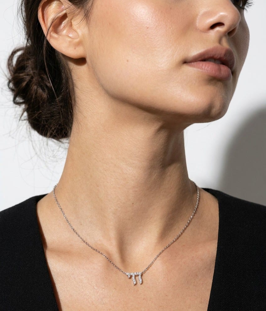 gemini-image-2_Strictly_maintain_and_replicate_the_exact_facial_features_identity_and_likeness_-0 (4) שרשרת חי CHAY – תמונה 1