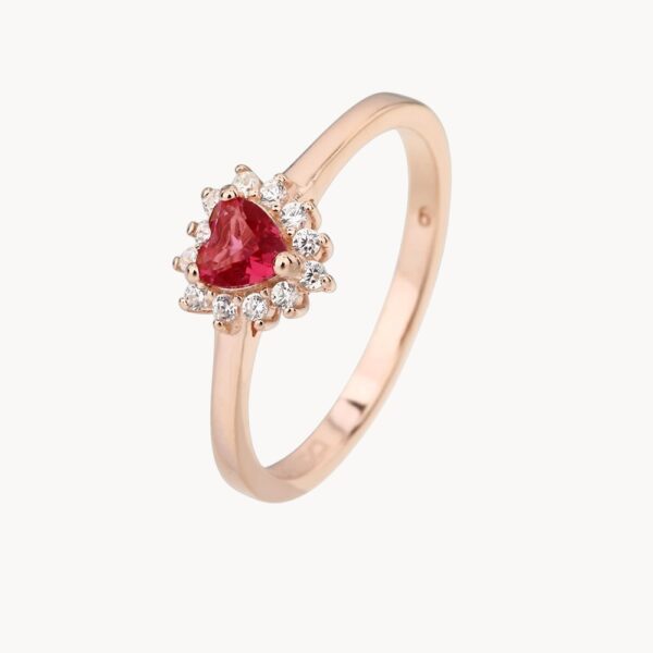 Amour Ring - טבעת לב רוז גולד משובצת אבן ורודה כהה
