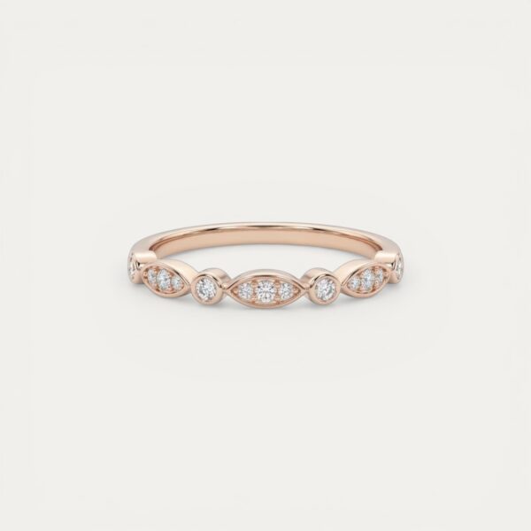 טבעת מרקיזה רוז גולד מפלדת אל חלד בעיצוב שורת אבנים עגולות ומשובצות - TALIA