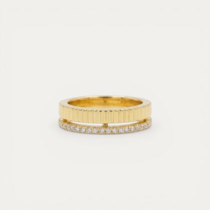 טבעת כפולה בציפוי זהב Dual Layer עם זירקונים ופס עם חריצים - TALIA