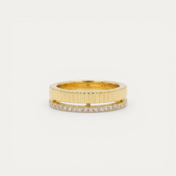 טבעת כפולה בציפוי זהב Dual Layer עם זירקונים ופס עם חריצים - TALIA