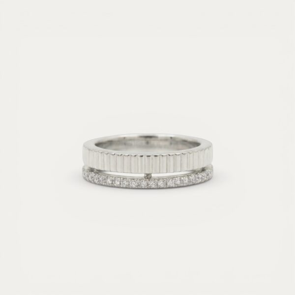 טבעת כסף כפולה Dual Layer משובצת זירקונים ופס מחורץ - TALIA