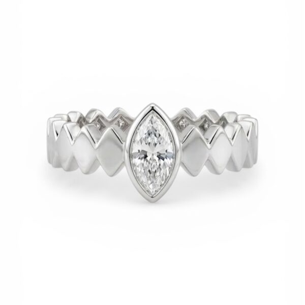 טבעת כסף 925 עם אבן מרקיזה וחישוק מעויינים גיאומטרי - TALIA