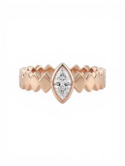טבעת רוז גולד עם אבן מרקיזה וחישוק מעויינים גיאומטרי - TALIA