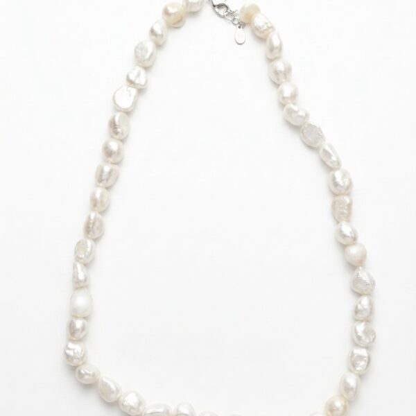שרשרת פנינים קלאסית מדגם Pearl Alma על רקע לבן למראה נקי - TALIA