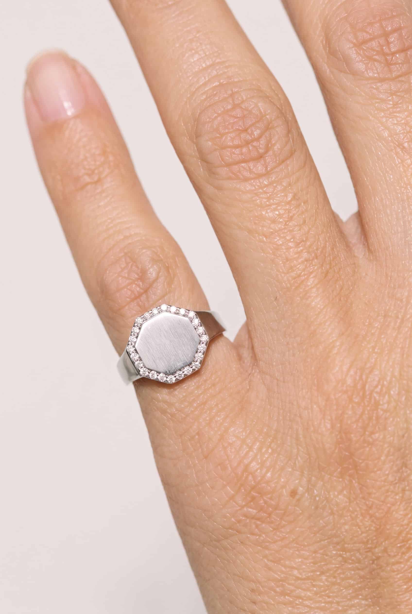 ⁦טבעת Pinky Octagon Moissanite⁩ – תמונה ⁦2⁩